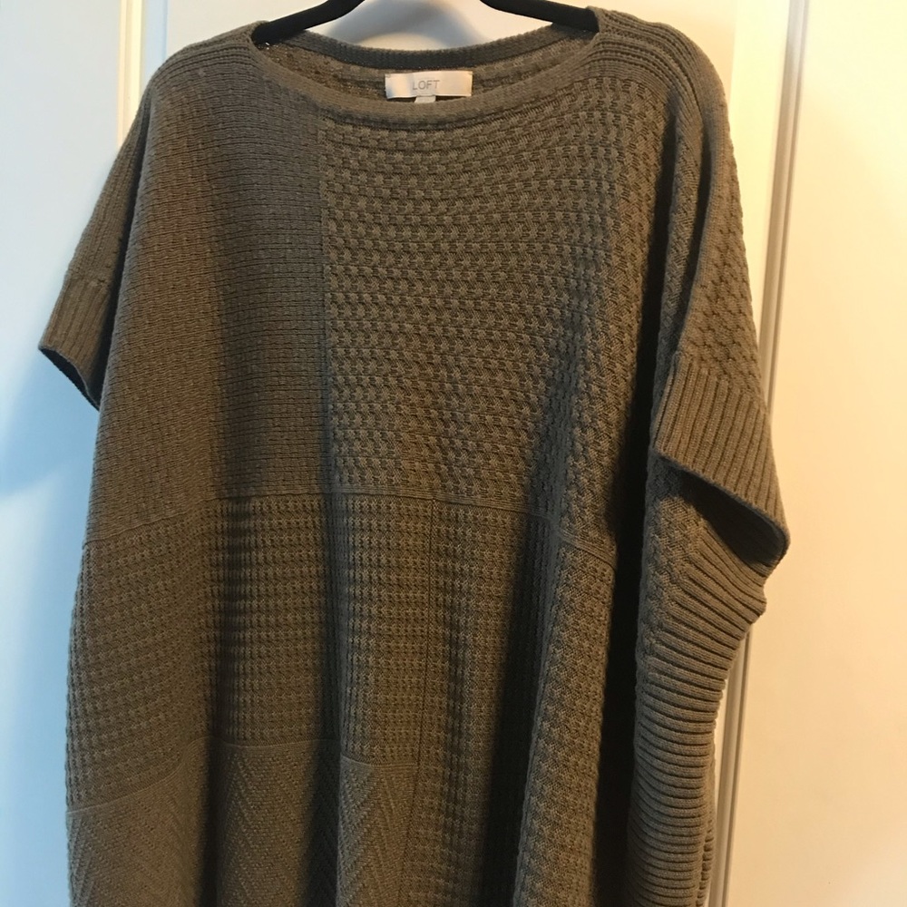Sweater/poncho